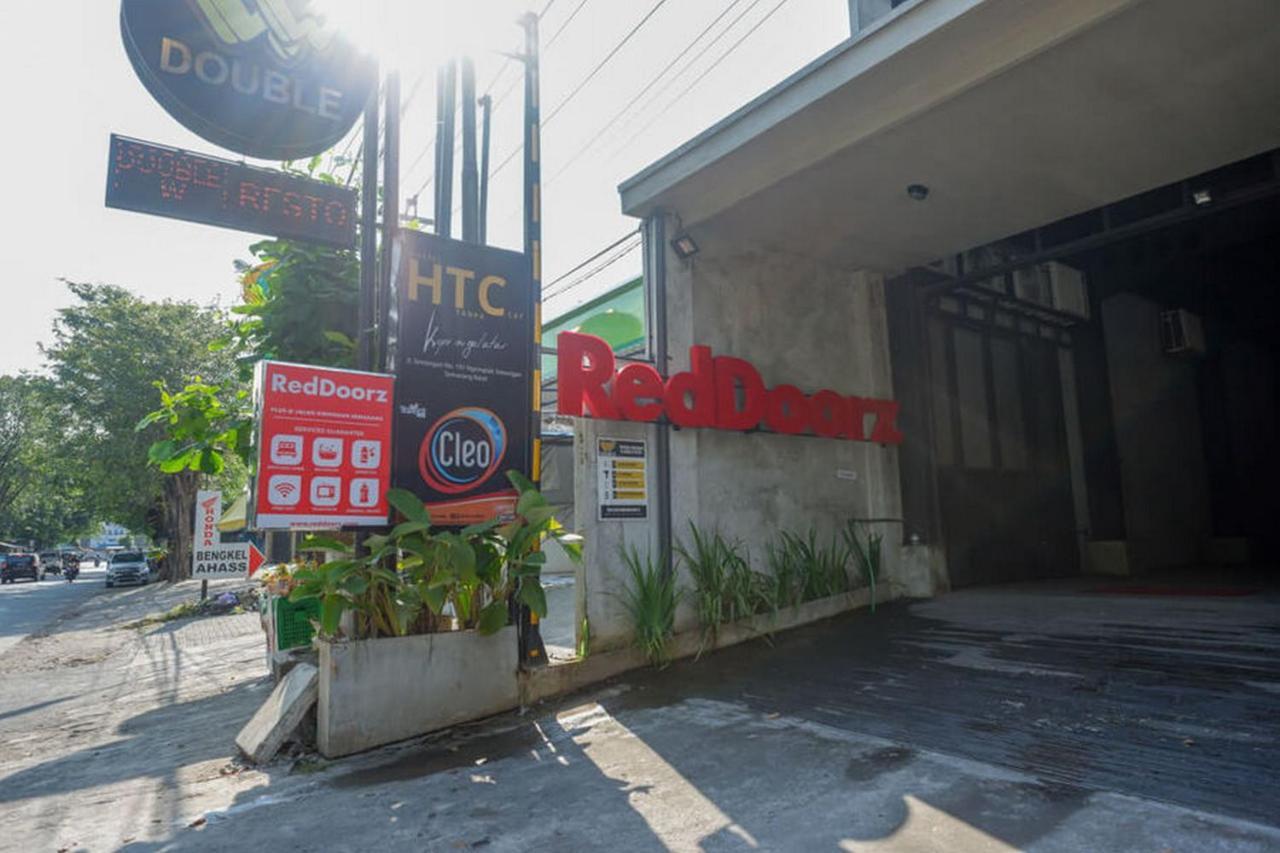 Reddoorz Plus Near Kawasan Sam Poo Kong Семаранг Екстер'єр фото