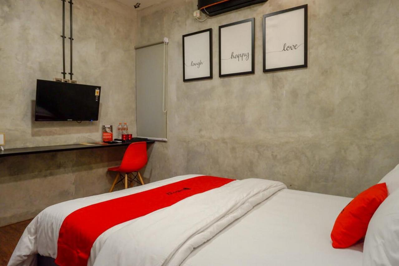 Reddoorz Plus Near Kawasan Sam Poo Kong Семаранг Екстер'єр фото